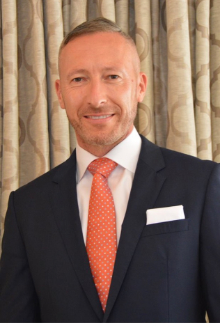 Headshot of Ian Murphy